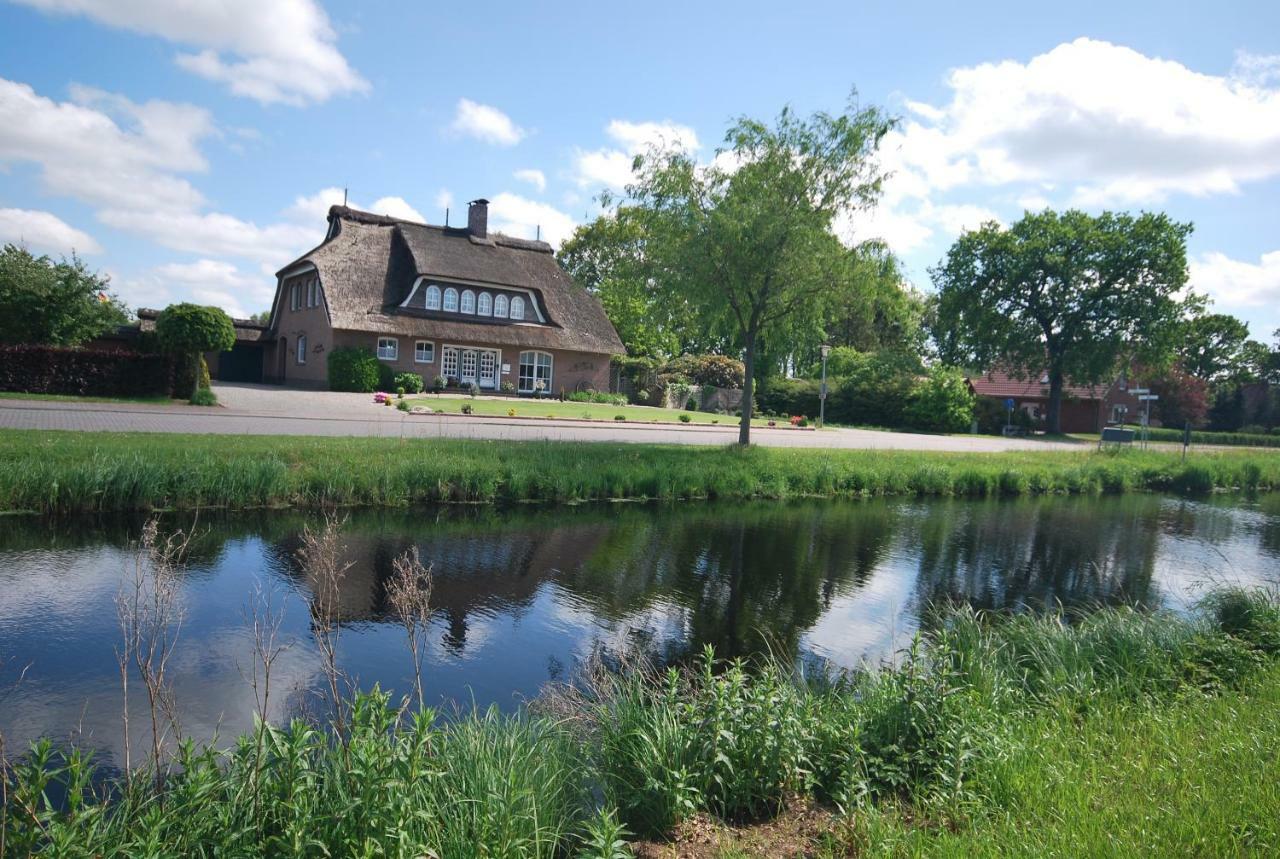 Ferienwohnung -Am Kanal- Nordgeorgsfehn Екстер'єр фото